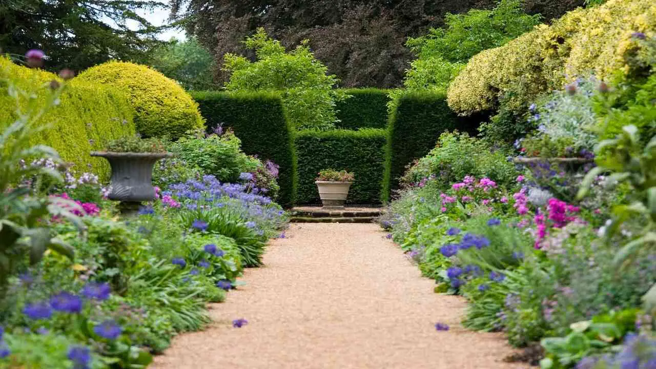Common Mistakes To Avoid When Designing A Cottage Garden