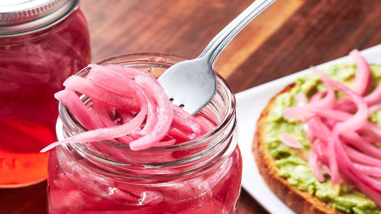 Easy Quick Pickled Red Onions Recipe - Step-By-Step Guide